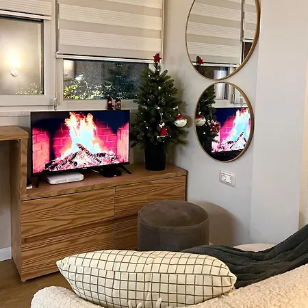 Cozy Near Center Apartment *