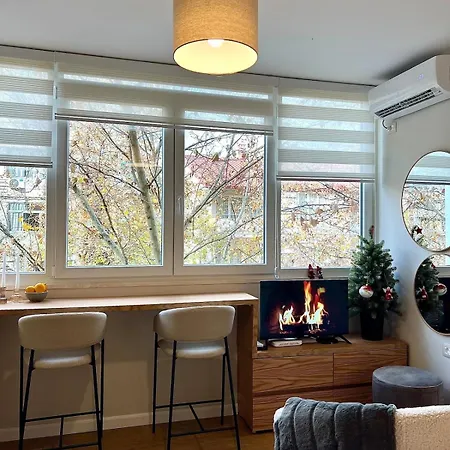 Cozy Near Center * Tiran