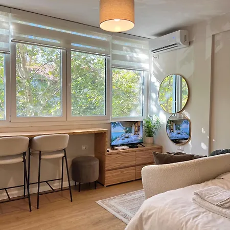 Cozy Near Center 아파트