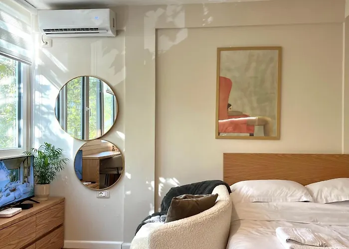 Cozy Near Center